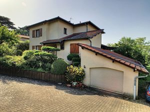 Maison 7 pièces 187m2 avec piscine vue dégagée et grand terrain