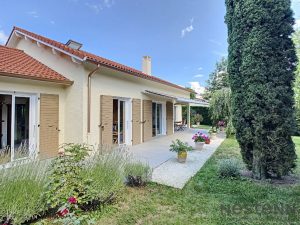 Maison de 160 m2 ,6 pièces, 5 chambres avec son terrain de 994m2 – proche du centre de Saint Didier au Mont d&rsquo;Or