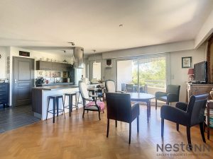 Appartement Champagne Au Mont D Or 5 pièce(s) 100 m2, 3 chambres, terrasse, garage, parking et cave