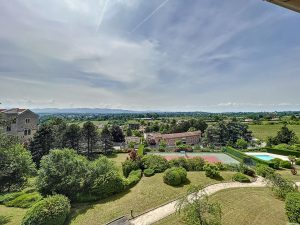 Appartement avec vue, centre de Saint Didier Au Mont d »Or, 4 pièce(s), 96m2, 2 Terrasses, garage double et cave.