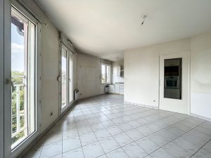 A 6 minutes de Gare de Vaise – au Dernier étage Appartement de 3 pièces, 2 chambre – 85 m² habitables + Cave