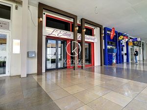 Local commercial de 130m2 idéalement placé dans la Galerie Marchande de Champvert à Lyon 5
