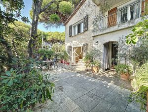 HYERES PORT, Maison Hyeres 123 m2 carrez (175m2 au sol) , 4 chambres, salle de bains, salle d&rsquo;eau, dependance / studio de 30m2