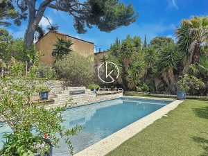 Maison avec Vue Mer Toulon Est 180m2² 4 chambres Piscine  Terrain 660 m²