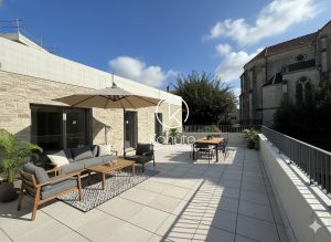 Au coeur du centre ville de Anse, appartement 3 pièce(s), 2 chambres, 73 m2 et 41 m2 de terrasse