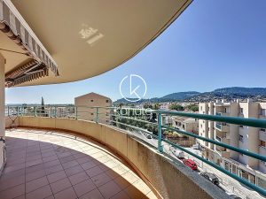 Appartement Hyeres 5 pièce(s) 106 m2, Dernier étage, Terrasse