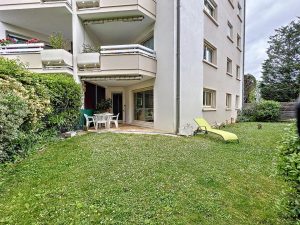 A seulement 15 minutes du centre ville de Lyon, au centre de Champagne au Mont d&rsquo;Or, Appartement en rez de jardin, 3 pièces de 70m², 2 chambres , jardin , garage, parking et cave