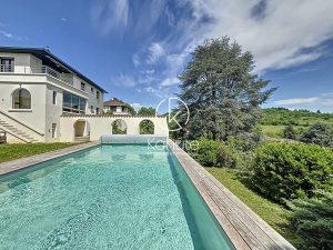 Maison Saint Didier Au Mont D&rsquo;Or 7 pièce(s) 210m2 avec dépendance et grand garage, 1579m2 de terrain, au calme, situation privilégiée avec une belle vue dégagée.